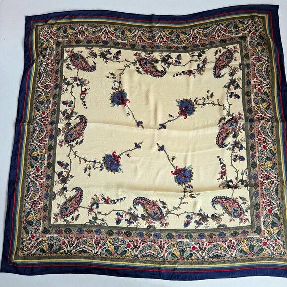 Large silk scarf with floral design. - Picture 1 of 12